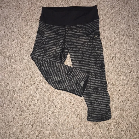 lululemon athletica Pants - Lululemon cropped tights